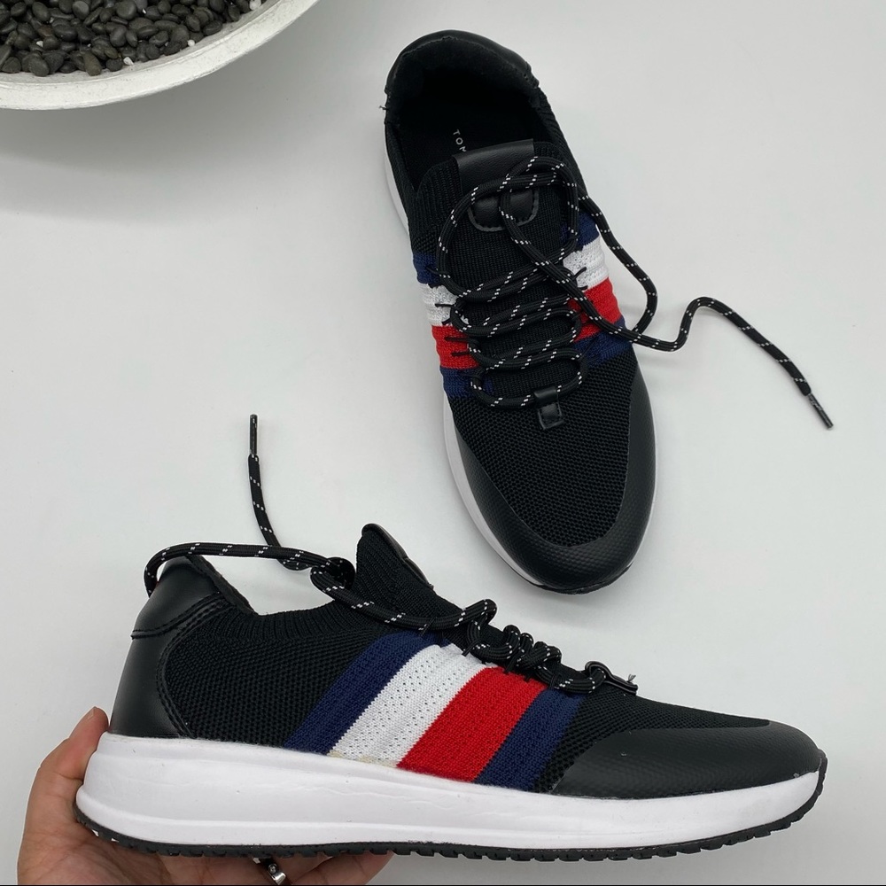 TOMMY HILFIGER
Women's Rezi Lace Up Stretch Sneakers in Black fabric size 6M